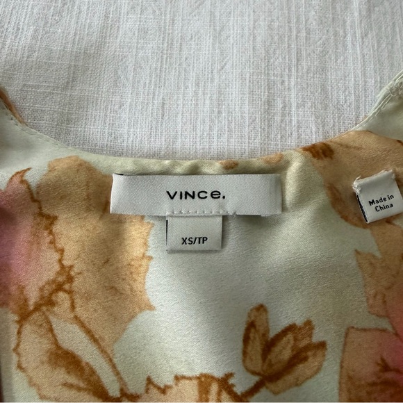 Vince Satin Pleated Floral Cap Sleeve Dress - Picture 4 of 7